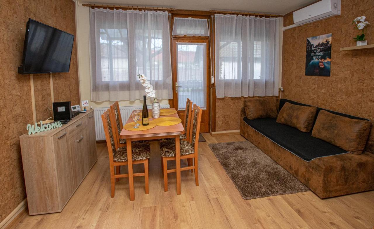For You Apartman Гюла Екстериор снимка