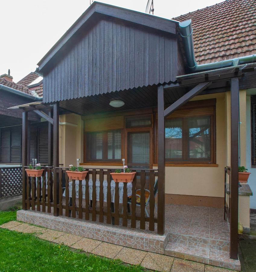 For You Apartman Гюла Екстериор снимка