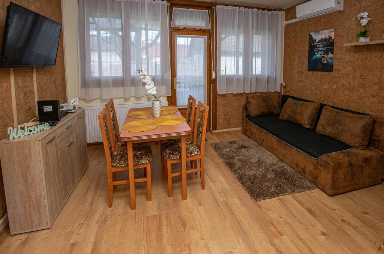 For You Apartman Гюла Екстериор снимка