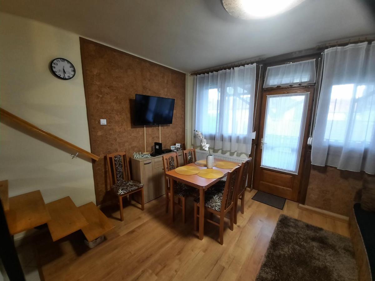 For You Apartman Гюла Екстериор снимка
